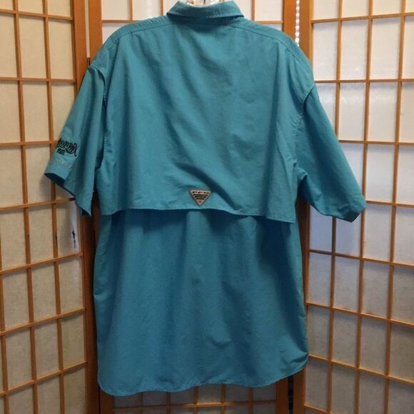 3/$20 Columbia PFG Button Down - Picture 7 of 8